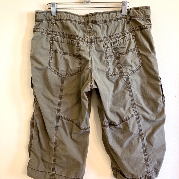 Mossimo Crops - Picture 3 of 4